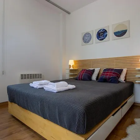 Appartement Classic 3br By Makariou Avenue *