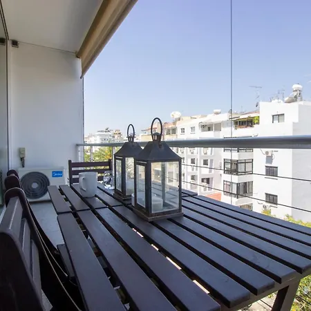 Classic 3br By Makariou Avenue Apartment *