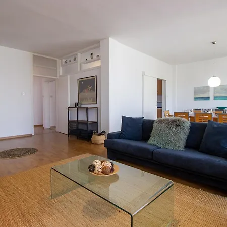 Classic 3br By Makariou Avenue Nicosia