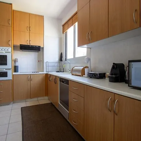 Classic 3br By Makariou Avenue * Nicosia