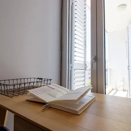 Classic 3br By Makariou Avenue Nicosia