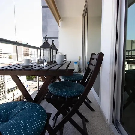 Apartment Classic 3br By Makariou Avenue