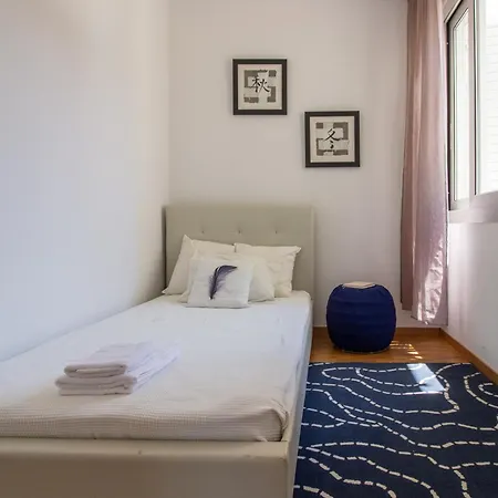 Apartment Classic 3br By Makariou Avenue *