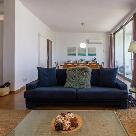 Classic 3br By Makariou Avenue Nicosia