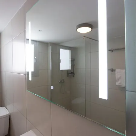 Classic 3br By Makariou Avenue Apartment