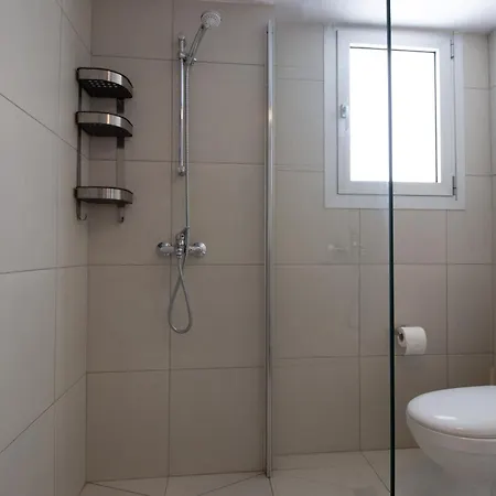 Apartment Classic 3br By Makariou Avenue *