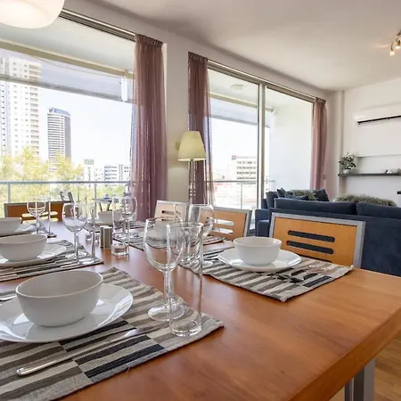 Classic 3br By Makariou Avenue Apartment *