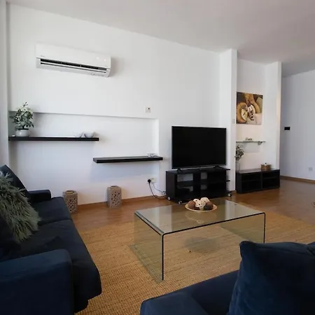 Apartment Classic 3br By Makariou Avenue Nicosia