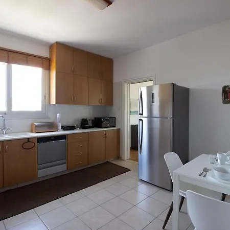 Classic 3br By Makariou Avenue Nicosia