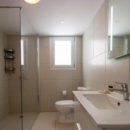 Classic 3br By Makariou Avenue Nicosia
