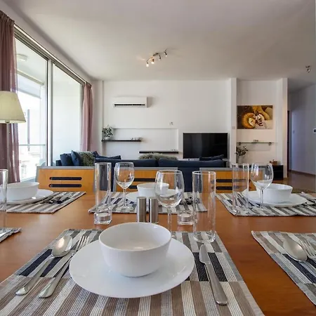 Classic 3br By Makariou Avenue Apartment Nicosia